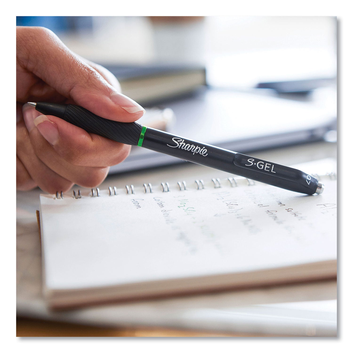 s-gel-high-performance-gel-pen-retractable-medium-07-mm-green-ink-black-barrel-dozen_san2126216 - 4