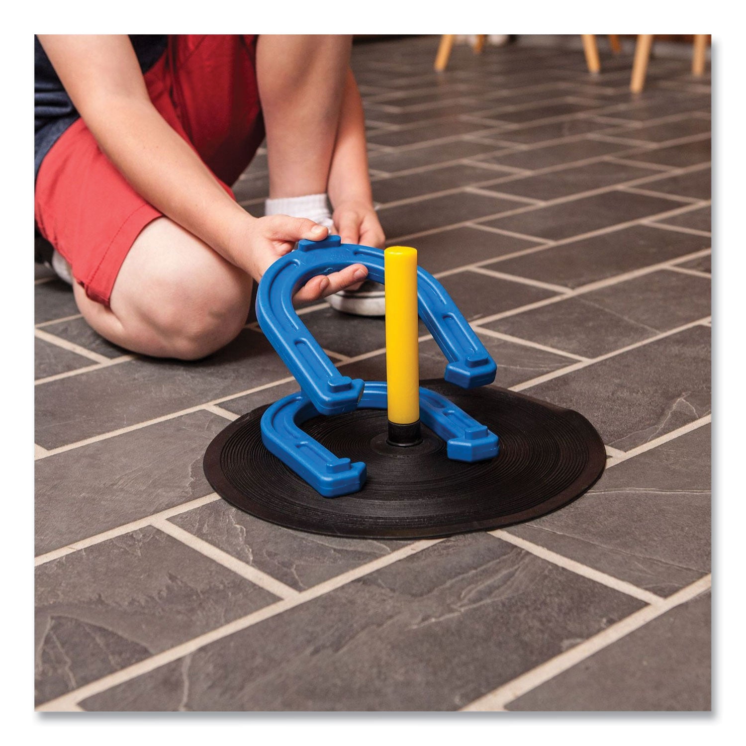 indoor-outdoor-rubber-horseshoe-set-4-rubber-horseshoes-2-rubber-mats-2-plastic-dowels_csiihs1 - 6