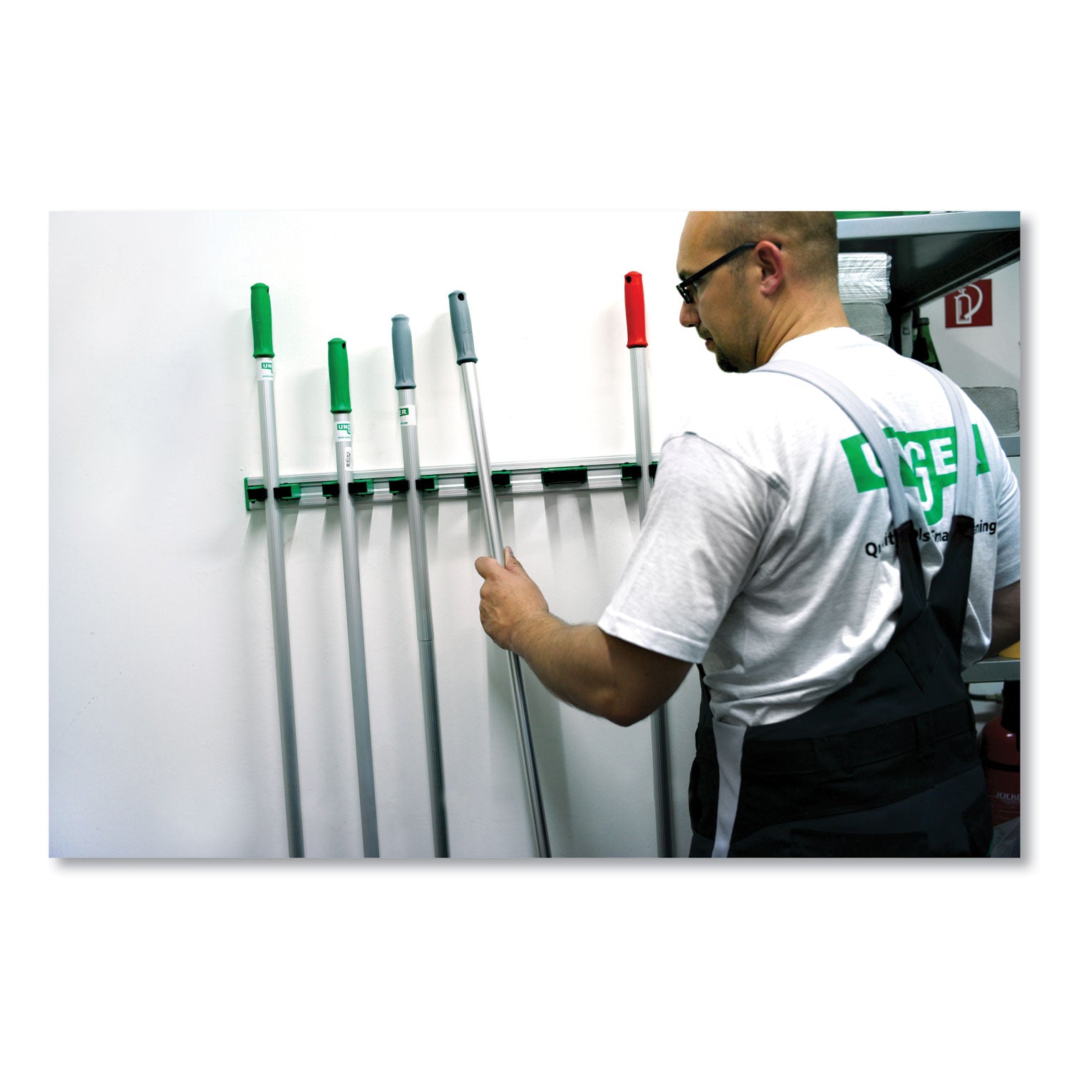 hang-up-cleaning-holder-14-x-315-x-217-silver-green_ungho350 - 4