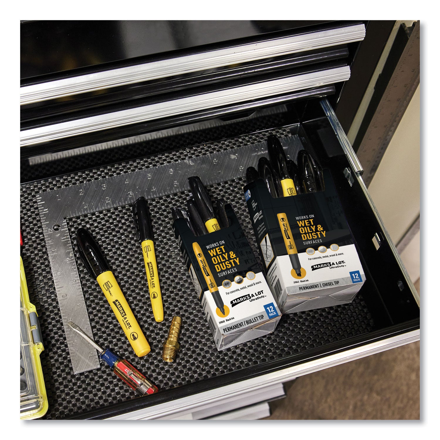 marks-a-lot-ultraduty-permanent-markers-medium-chisel-tip-black-12-box_ave29842 - 6
