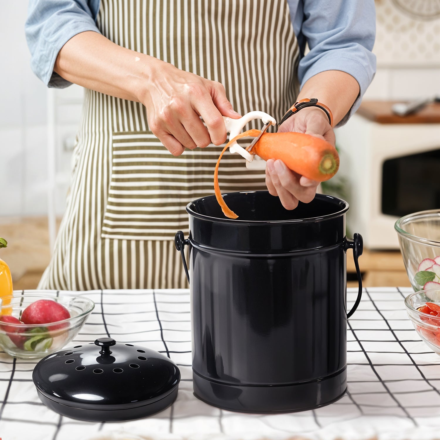 1.5 Gallon Black Metal Compost Bin with Airflow Lid and One Charcoal Filter